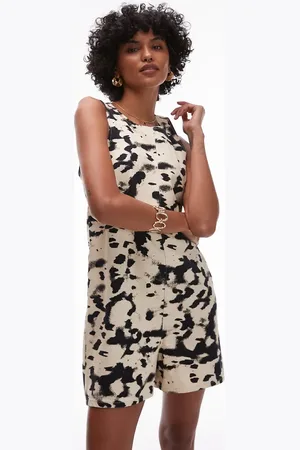 Topshop – Playsuit mit schwarz-weißem, abstraktem Animal-Print