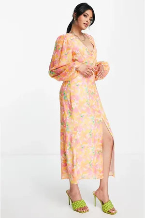 Pretty Lavish – Wadenlanges Kleid mit Ballonärmeln und abstraktem Blumenmuster in Rosa und Orange