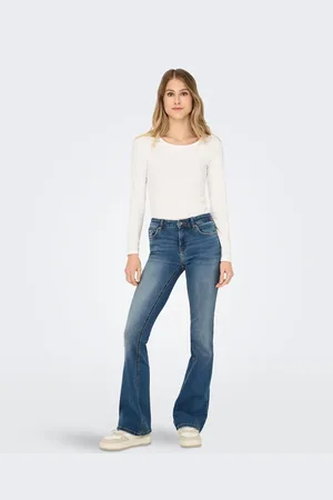 ONLY – Ausgestellte Jeans aus mittelblauem Denim