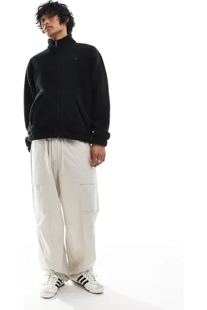 adidas – Neuclassics – Fleece-Sweatshirt mit kurzem Reißverschluss in