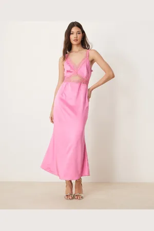 Never Fully Dressed – Mimi – Midaxi-Trägerkleid in mit Zierausschnitt und Spitzenborte