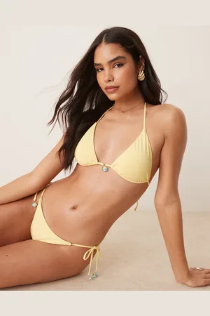 Stradivarius – Bikinioberteil in mit Anhängerdetail