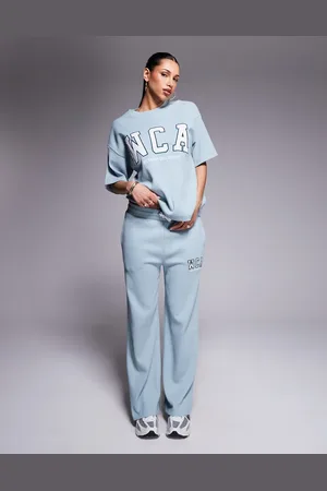 ASOS Weekend Collective – Jogginghose in verwaschenem Salbeigrün mit Waffelstruktur und College-Logo, Kombiteil