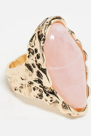 Reclaimed – Ring in Goldoptik mit künstlichem Rosenquarz