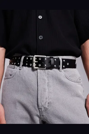 ASOS – Gürtel aus schwarzem Kunstleder mit Nieten und Grunge-Sternmotiv