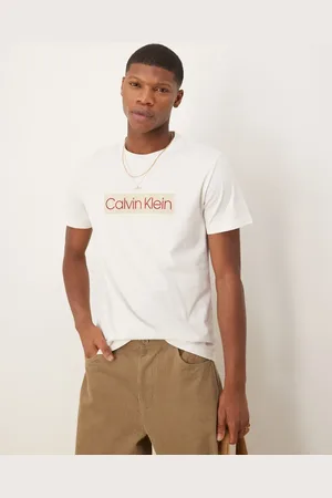Calvin Klein – T-Shirt in mit großem Etikett-Logo