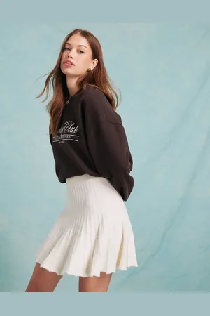 Miss Selfridge – Schwingender Mini-Faltenrock aus Strick in Cremeweiß