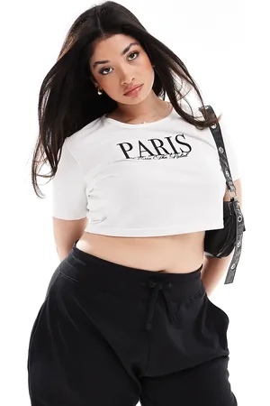 Kaiia Plus – Knapp geschnittenes T-Shirt in mit „Paris“-Motiv