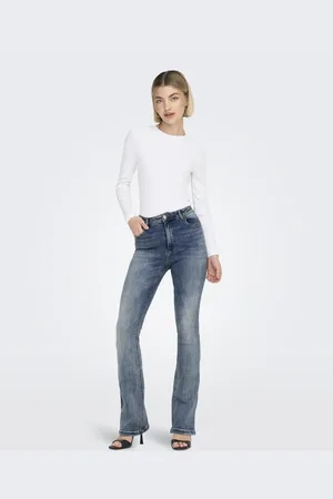 ONLY – Ausgestellte Denim-Jeans in Mittelblau