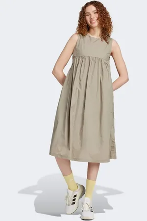 adidas – City Escape – Sommerkleid in Kittbeige