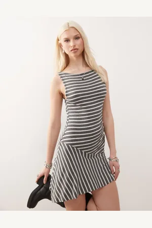 COLLUSION – Kleid in Grau gestreift mit U-Boot-Ausschnitt und tiefer Taille