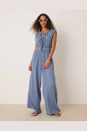 ASOS – Zweilagiger Jumpsuit in Denimblau mit geraffter Brustpartie