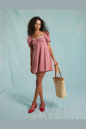 Miss Selfridge – Babydoll-Minikleid mit Spitzenbesatz und Vichy-Karos in Rot