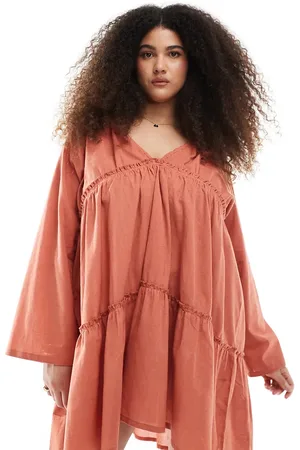 Esmée Esmée Curve – Exklusives, langärmliges Strand-Minikleid in Rost mit Stufen