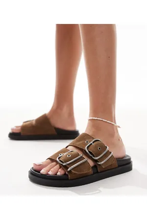 Pull&Bear – Sandalen in Braun mit zwei Riemen und Schnallen