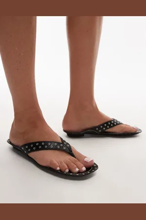 MANGO – Ledersandalen zum Hineinschlüpfen in mit Nietenbesatz