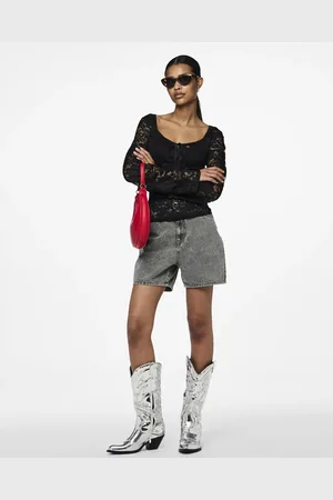 Pieces® – Denim-Shorts aus hellgrauem Denim