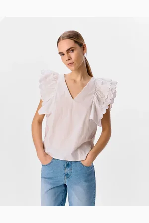Object – Top in White Sand