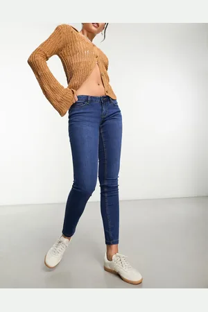 Noisy May – Allie – Eng geschnittene Jeans in Mittelblau mit niedrigem Bund