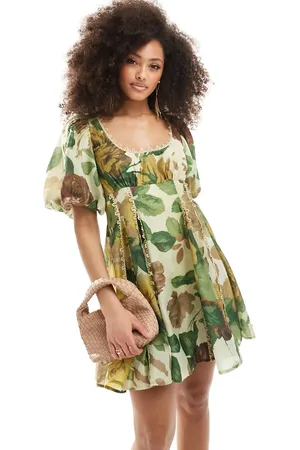 ASOS – Minikleid in Grün geblümt mit eckigem Ausschnitt, Spitzeneinsatz und Puffärmeln