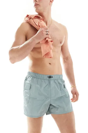 ASOS – Kurze Badeshorts in mit Cargo-Tasche