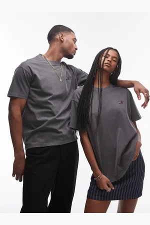 Tommy Hilfiger – Unisex-T-Shirt in verwaschenem mit Aufnäher und normalem Schnitt