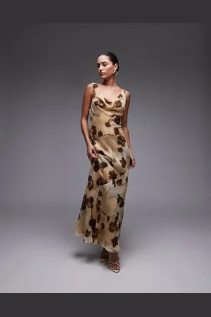 Topshop – Mehrlagiges Maxikleid in Buttermilchgelb mit Blumenmuster und Wasserfallausschnitt