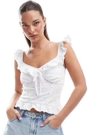 ASOS – Weißes Camisole mit Lochstickerei, Rüschendetail und Schleifenverzierung