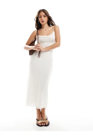 Bershka – Maxikleid in mit Wasserfallausschnitt und Spitzen-Overlay