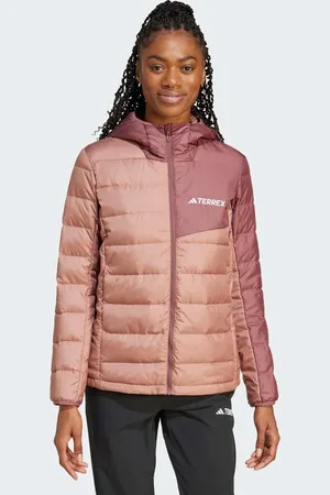 adidas Terrex – Leichte Daunenjacke in Warm Clay und Burgunderrot mit Kapuze