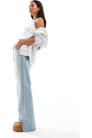 Stradivarius – Jeans in Hellblau mit geradem Bein und Nieten