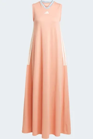 adidas – Tiro Cut – Langes Kleid aus weichem Netzstoff in Ambient Blush und Weiß