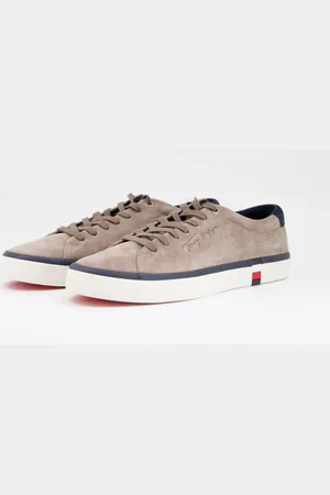 Tommy Hilfiger – Corporate Modern – Wildleder-Sneaker in Stein