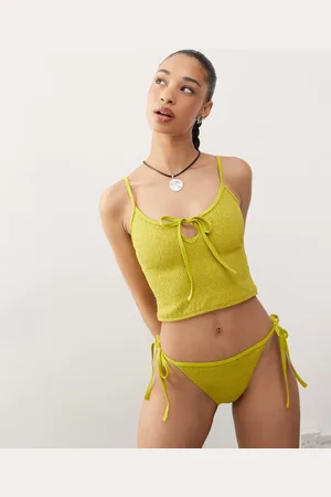 Reclaimed – Seitlich gebundene Bikinihose in Grün mit Paisleymuster-Textur