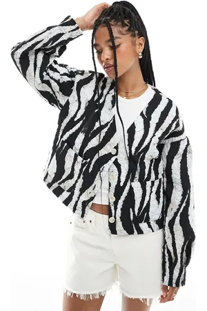 VERO MODA – Cropped-Steppjacke mit Zebramuster in -Weiß