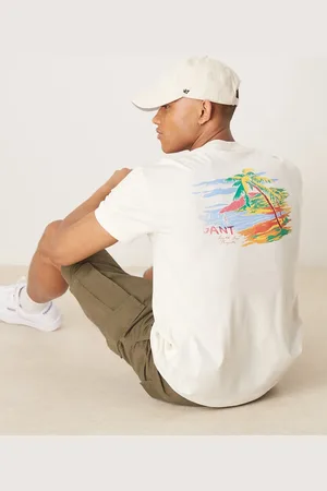 GANT – T-Shirt in Cremeweiß mit Strand-Logoprint auf dem Rücken