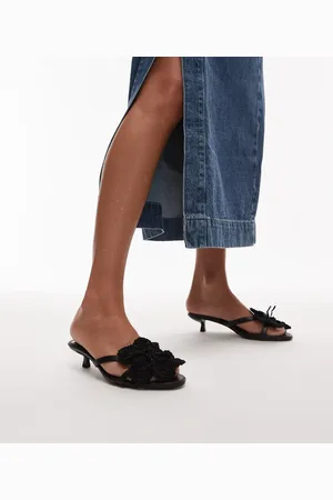 Topshop – Ish – Sandaletten in mit Strickblume und Pfennigabsatz