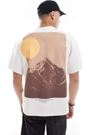 Pull&Bear – T-Shirt in Sand mit Berg-Grafikprint am Rücken
