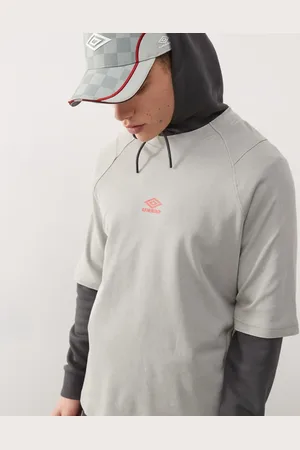 Umbro – Hochgeschlossenes, kastiges T-Shirt in verwaschenem