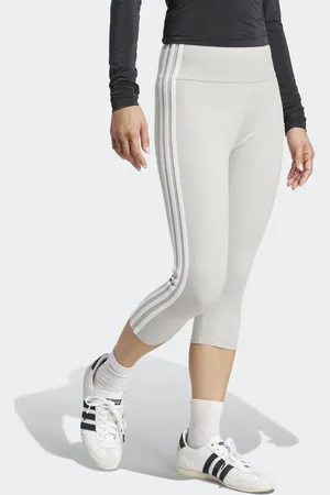 adidas – Adicolor – Capri-Leggings in Grey Two mit 3-Streifen-Logo