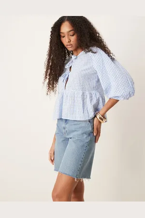 Abercrombie & Fitch – Klassische Bermuda-Shorts in mittelblauer Waschung mit mittelhohem Bund und ausgefranstem Saum