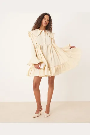 Sister Jane – Oversize-Minikleid in Gelb mit Rüschen, Kragen und Herzknöpfen