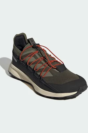 adidas Terrex – Voyager 21 – Wanderschuhe in Olive Strata, Olive Strata und Core Black