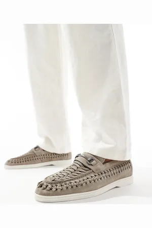 River Island – Loafer aus Wildleder in Hellgrau mit Spange
