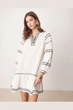 Iisla & Bird – Langärmliges Mini-Strandkleid in mit kontrastierendem Besatz