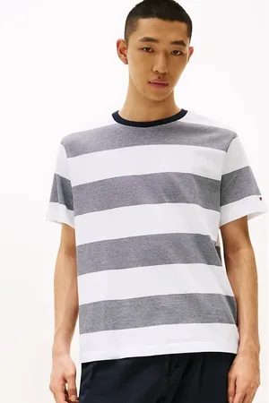 Tommy Hilfiger – Mehrfarbiges gestreiftes T-Shirt, in regulärer Passform