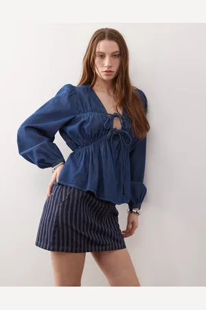 Reclaimed – Langärmliges, gerafftes Jeans-Oberteil in Mittelblau mit gebundener Vorderseite