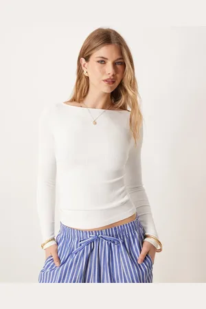 ASOS – Figurformendes, nahtloses Langarmshirt in mit U-Boot-Ausschnitt und gerippter Struktur