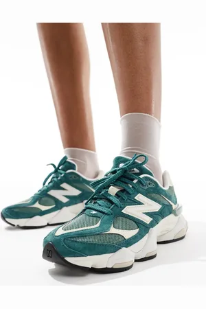 New Balance – 9060 – Sneaker in Dunkelgrün und Weiß
