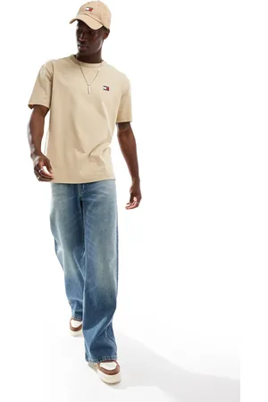 Tommy Hilfiger – T-Shirt in Beige mit Logo-Aufnäher